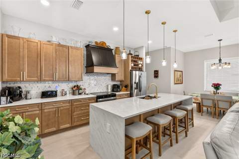 810 Sentinela Blvd, Lehigh Acres FL - photo 13 of 38