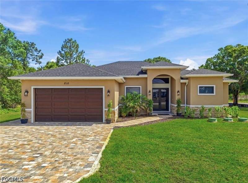 3 bedroom SingleFamilyResidence at 810 Sentinela Blvd, Lehigh Acres, Lehigh Acres — photo 2