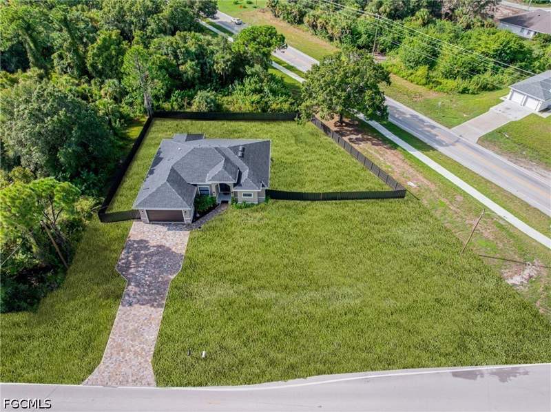 3 bedroom SingleFamilyResidence at 810 Sentinela Blvd, Lehigh Acres, Lehigh Acres — photo 3