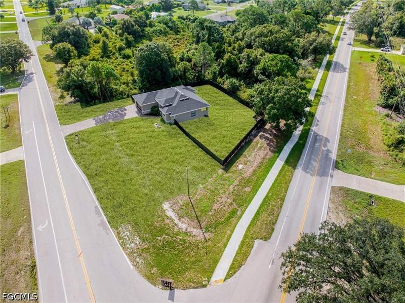 3 bedroom SingleFamilyResidence at 810 Sentinela Blvd, Lehigh Acres, Lehigh Acres — photo 4