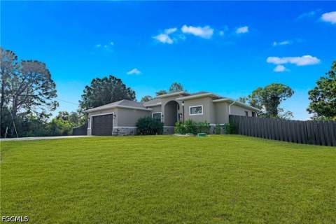 810 Sentinela Blvd, Lehigh Acres FL - photo 6 of 38