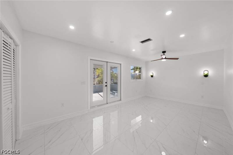 3 bedroom SingleFamilyResidence at 1956 Indian Creek Dr, Riverbend, North Fort Myers — photo 2