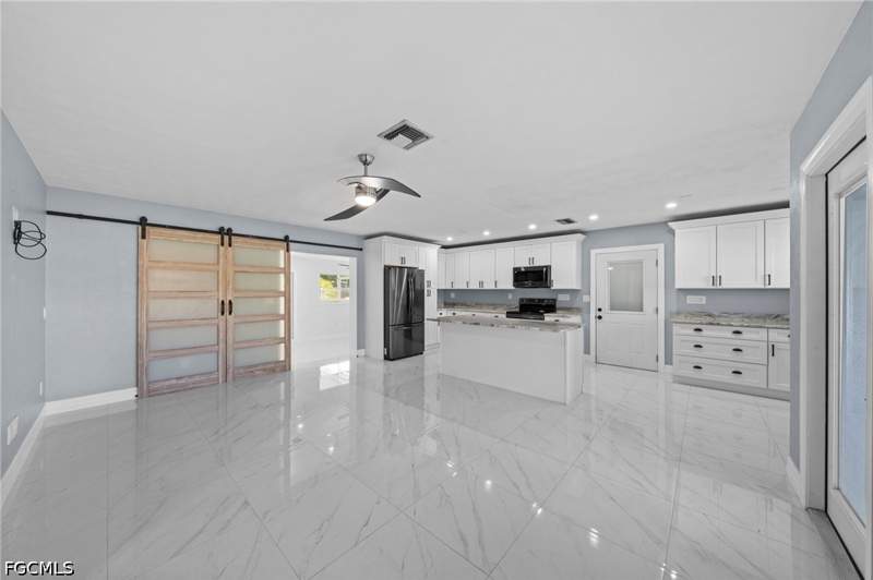 3 bedroom SingleFamilyResidence at 1956 Indian Creek Dr, Riverbend, North Fort Myers — photo 4