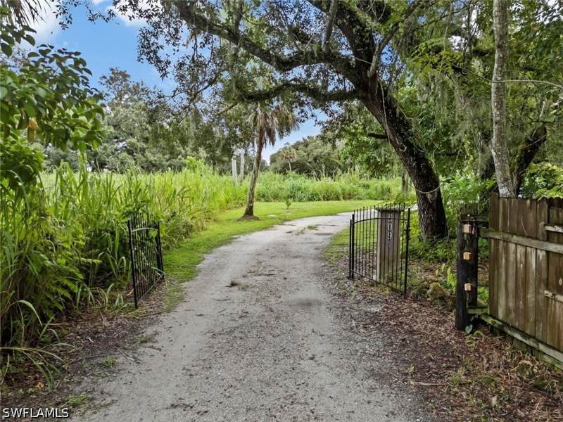 2 bedroom SingleFamilyResidence at 5091 Muddy Ln, Mackaboy Farms, Fort Myers — photo 4