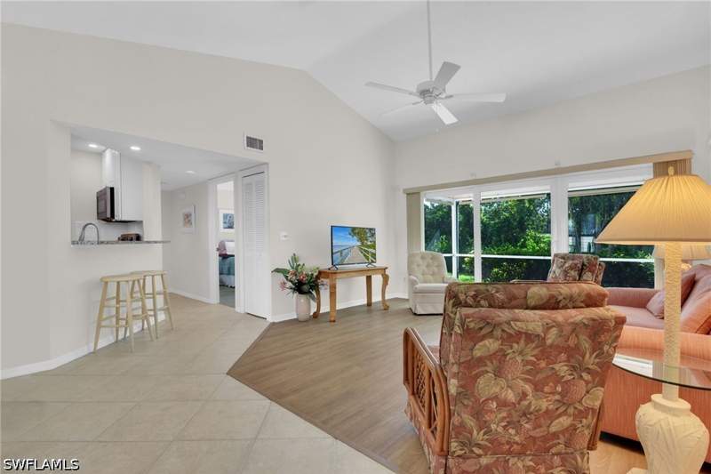 2 bedroom Condominium at 1542 Trafalgar Ln A, Trafalgar Square, Naples — photo 3