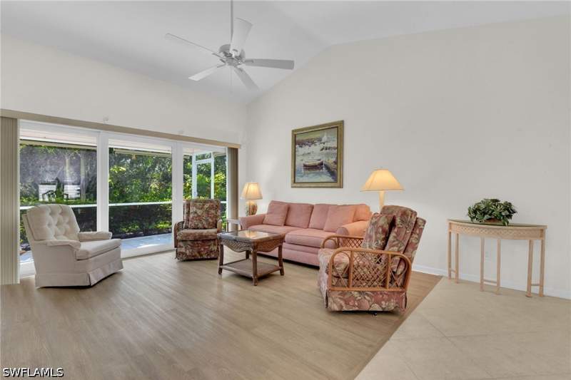 2 bedroom Condominium at 1542 Trafalgar Ln A, Trafalgar Square, Naples — photo 4