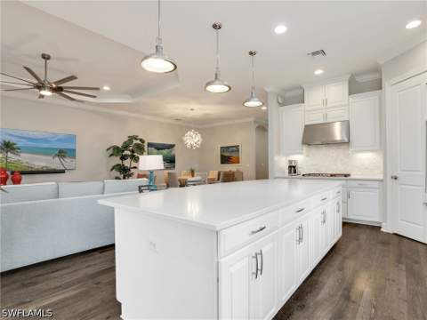 8477 Sevilla Ct, Naples FL - photo 15 of 48
