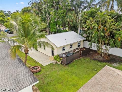 560 9th Ave S, Naples FL - photo 10 of 23