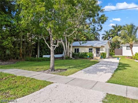 560 9th Ave S, Naples FL - photo 12 of 23