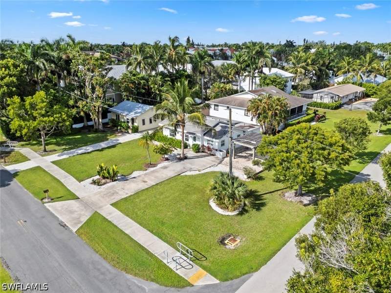 4 bedroom Duplex at 560 9th Ave S, Olde Naples, Naples — photo 2