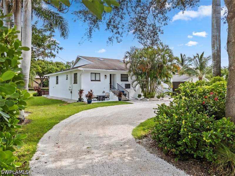 4 bedroom Duplex at 560 9th Ave S, Olde Naples, Naples — photo 5