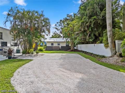 560 9th Ave S, Naples FL - photo 9 of 23