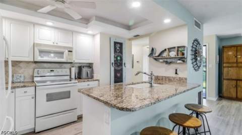 543 Seaview Ct J1, Marco Island FL - photo 15 of 33