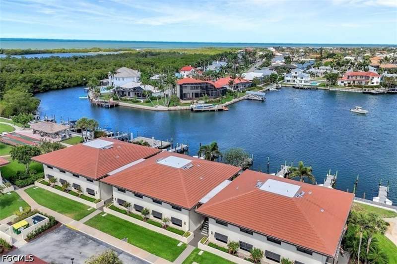 2 bedroom Condominium at 543 Seaview Ct J1, South Seas Club Condo, Marco Island — photo 4