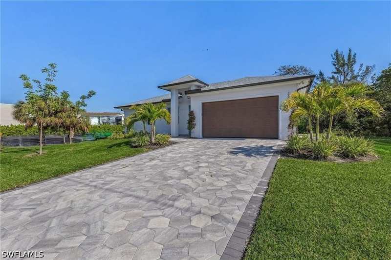 4 bedroom SingleFamilyResidence at 2499 Pine St, W H Surency, Naples — photo 1