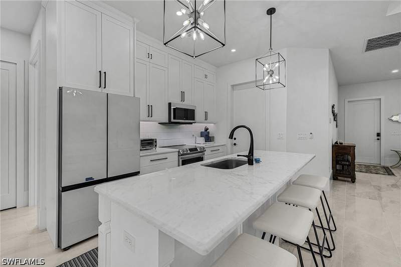 4 bedroom SingleFamilyResidence at 2499 Pine St, W H Surency, Naples — photo 2
