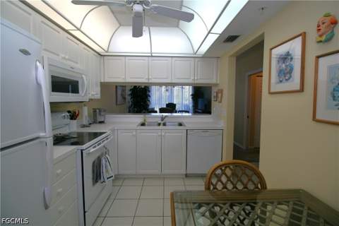 14931 Park Lake Dr 303, Fort Myers FL - photo 11 of 33