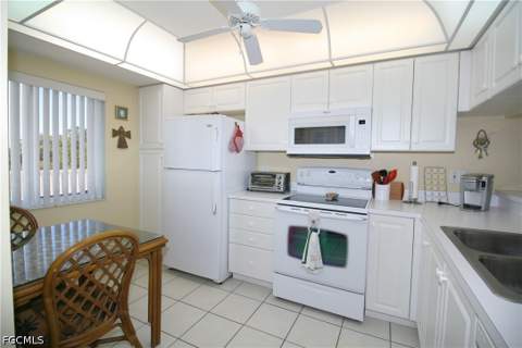 14931 Park Lake Dr 303, Fort Myers FL - photo 7 of 33