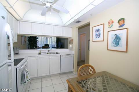 14931 Park Lake Dr 303, Fort Myers FL - photo 9 of 33