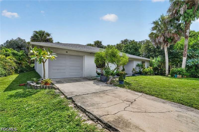 3 bedroom SingleFamilyResidence at 940 17th St SW, Golden Gate Estates, Naples — photo 3