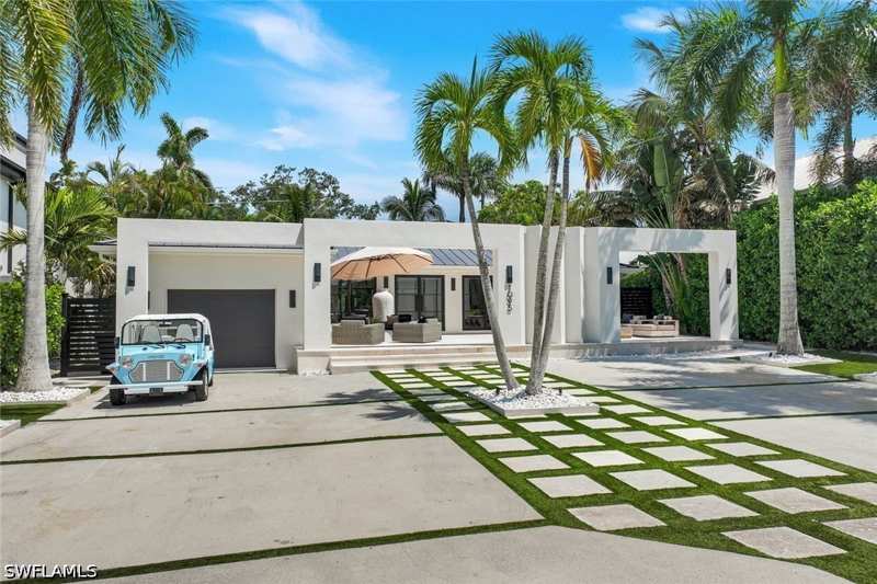 3 bedroom SingleFamilyResidence at 1095 Sandpiper St, Oyster Bay, Naples — photo 1