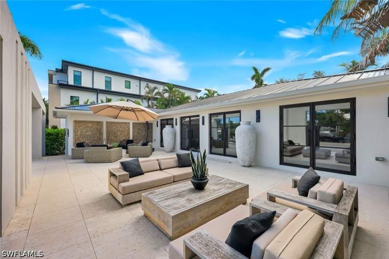 3 bedroom SingleFamilyResidence at 1095 Sandpiper St, Oyster Bay, Naples — photo 5