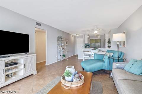 1001 Foxfire Ln 109, Naples FL - photo 12 of 45