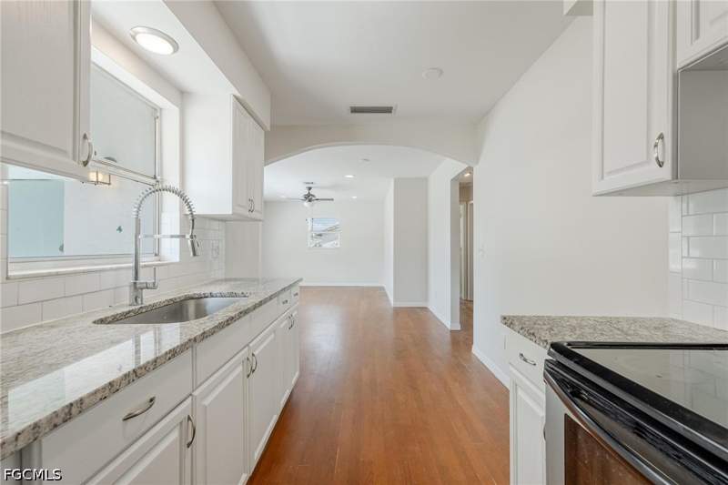 3 bedroom SingleFamilyResidence at 13830 5th St, Fort Myers Shores, Fort Myers — photo 3