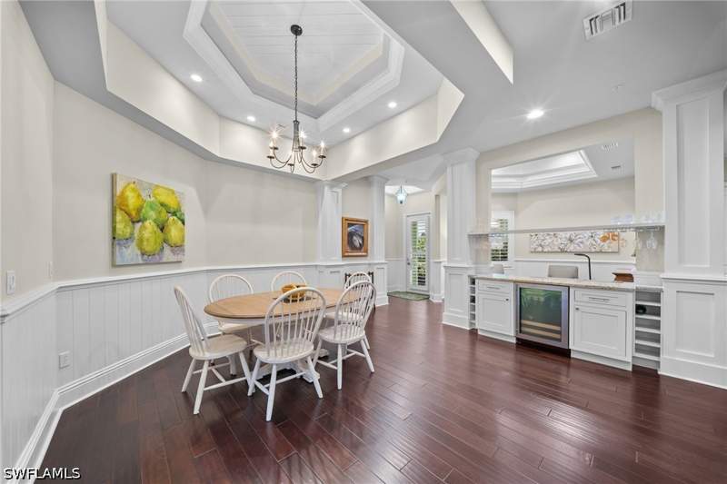 4 bedroom SingleFamilyResidence at 529 Fairway Ter, Moorings, Naples — photo 4