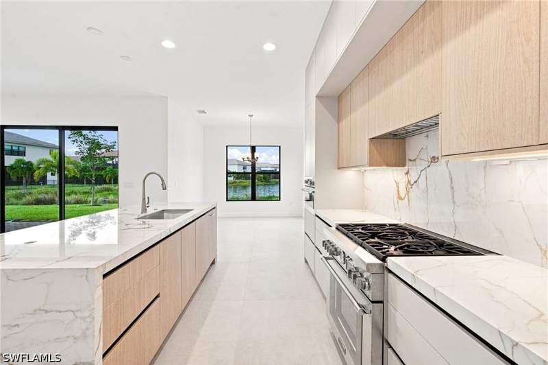 5 bedroom SingleFamilyResidence at 20419 Fair Oak Ln, Rivercreek In Estero, Estero — photo 5