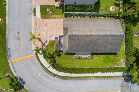 538 Leawood Cir, Naples FL - photo 6 of 45