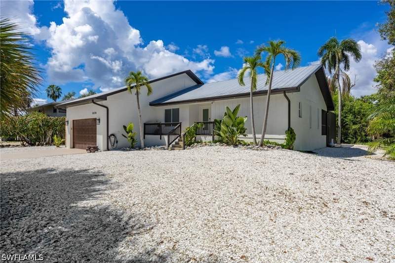 3 bedroom SingleFamilyResidence at 13270 Electron Dr, Cottage Point Unrec, Fort Myers — photo 4