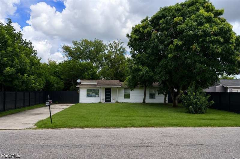 3 bedroom SingleFamilyResidence at 480 Valley Dr, Lehigh Acres, Lehigh Acres — photo 1