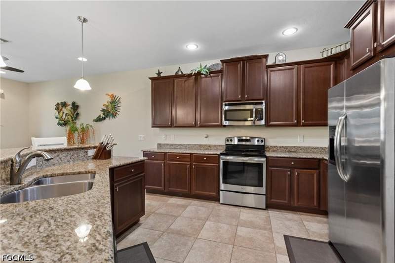 3 bedroom SingleFamilyResidence at 12841 Seaside Key Ct, Moody River Estates, North Fort Myers — photo 3