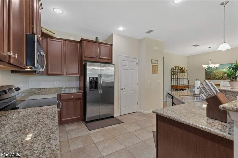 3 bedroom SingleFamilyResidence at 12841 Seaside Key Ct, Moody River Estates, North Fort Myers — photo 4