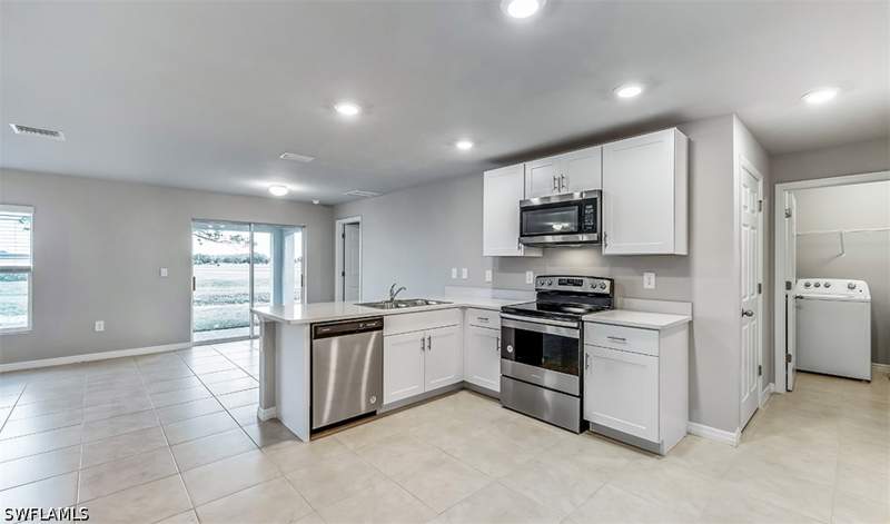 3 bedroom SingleFamilyResidence at 6026 Pecan Cir, Port Labelle, Labelle — photo 2
