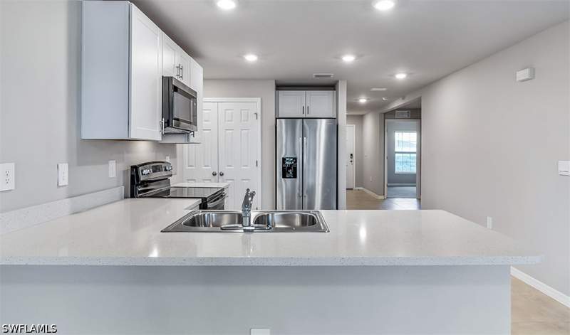 3 bedroom SingleFamilyResidence at 6026 Pecan Cir, Port Labelle, Labelle — photo 3