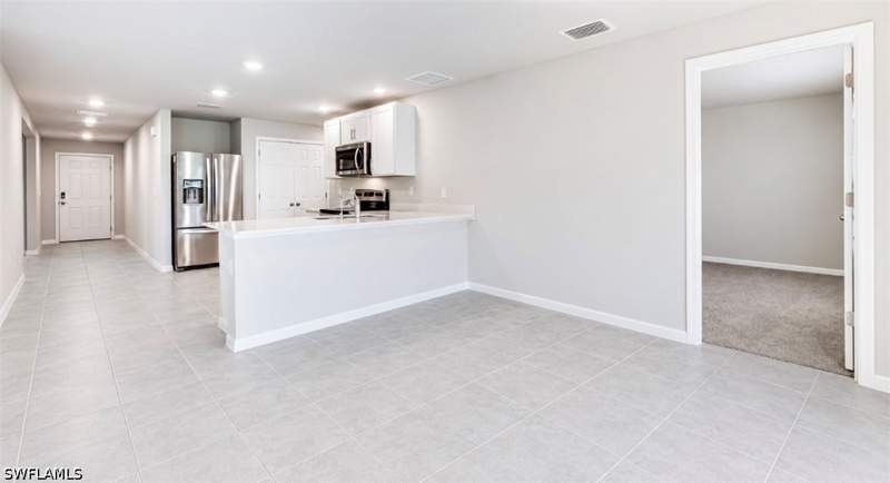 3 bedroom SingleFamilyResidence at 6026 Pecan Cir, Port Labelle, Labelle — photo 5