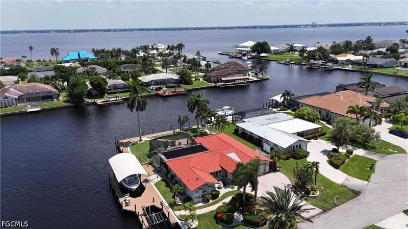 3 bedroom SingleFamilyResidence at 1957 SE 36th St, Palaco Grande, Cape Coral — photo 4