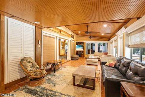 221 Viking Way, Naples FL - photo 11 of 34