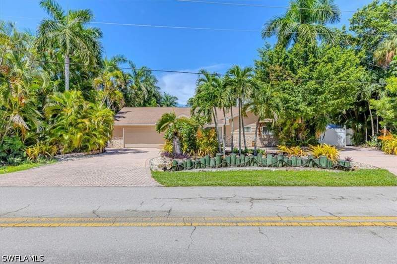 3 bedroom SingleFamilyResidence at 221 Viking Way, Palm River, Naples — photo 3