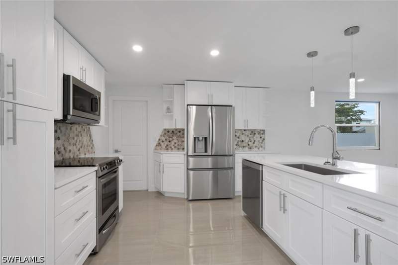 4 bedroom SingleFamilyResidence at 2181 52nd Ln SW, Golden Gate City, Naples — photo 4