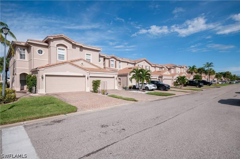 3 bedroom Townhouse at 3846 Cherrybrook Loop, Townhomes Of San Simeon, Fort Myers — photo 2
