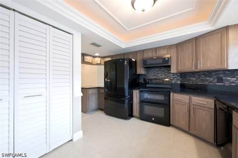 9856 Luna Cir 204, Naples FL - photo 15 of 33
