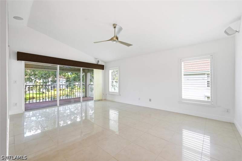 3 bedroom Condominium at 9856 Luna Cir 204, Crestview At Crescent Lake, Naples — photo 3