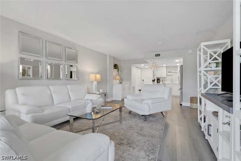2 bedroom Condominium at 3 Bluebill Ave 107, Vanderbilt Towers, Naples — photo 1