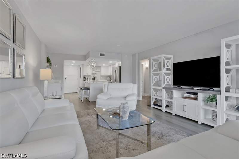 2 bedroom Condominium at 3 Bluebill Ave 107, Vanderbilt Towers, Naples — photo 3