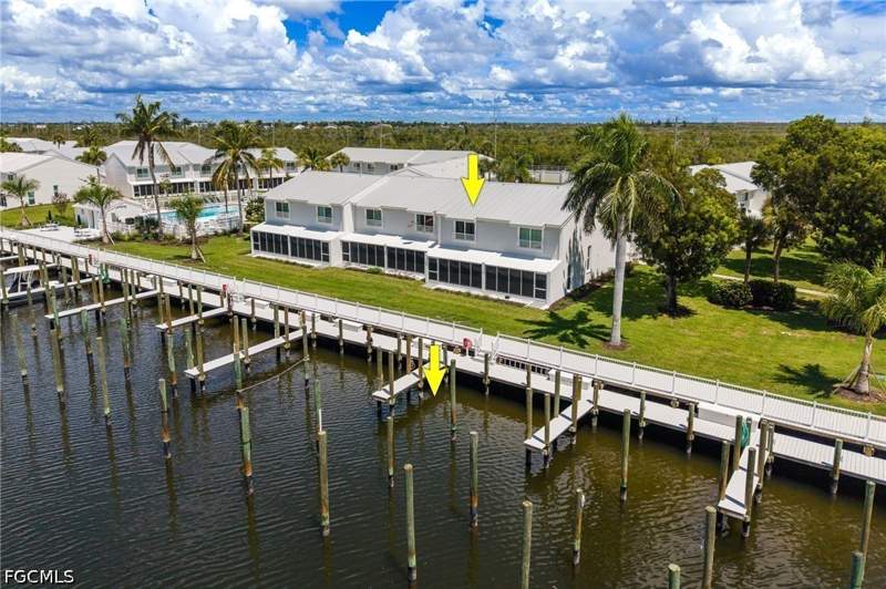 2 bedroom Townhouse at 18032 San Carlos Blvd 99, Boardwalk Caper, Fort Myers Beach — photo 2