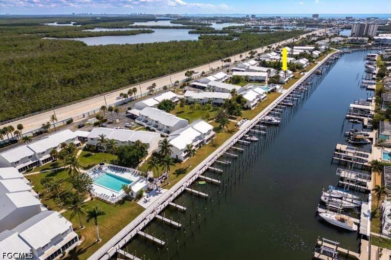 2 bedroom Townhouse at 18032 San Carlos Blvd 99, Boardwalk Caper, Fort Myers Beach — photo 5
