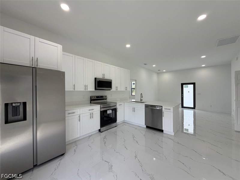 3 bedroom SingleFamilyResidence at 3931 Sunset Rd, Lehigh Acres, Lehigh Acres — photo 3